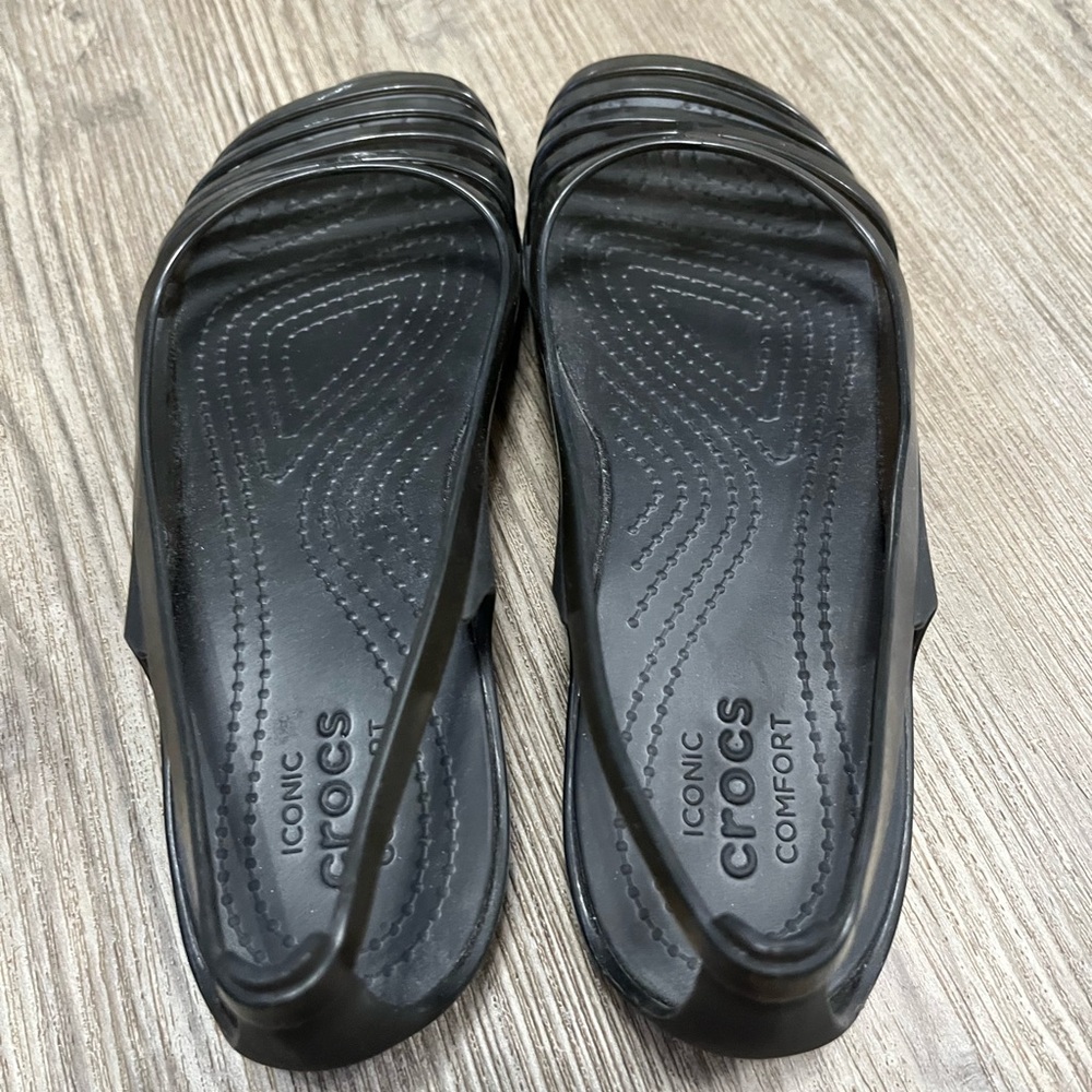 Crocs Women's Isabella Huarache 2 Flat Sandal Black Size 6 Like New EUC - Picture 4 of 7